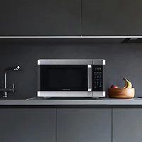 Farberware Professional 1.6 cu ft 1100-Watt Microwave Oven with Smart Sensor