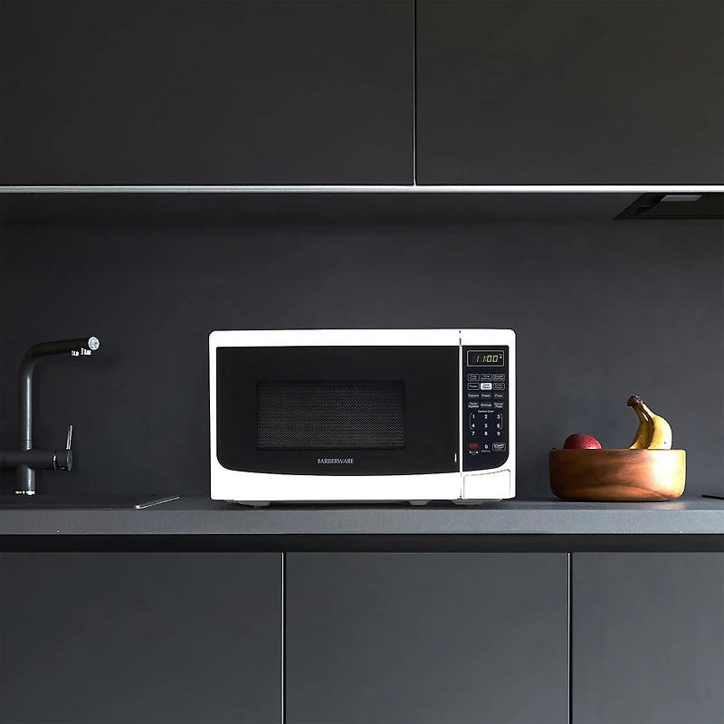 Farberware Classic FMO07ABTWHA 0.7 Cu. Ft 700-Watt Microwave Oven