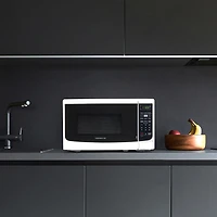 Farberware Classic FMO07ABTWHA 0.7 Cu. Ft 700-Watt Microwave Oven