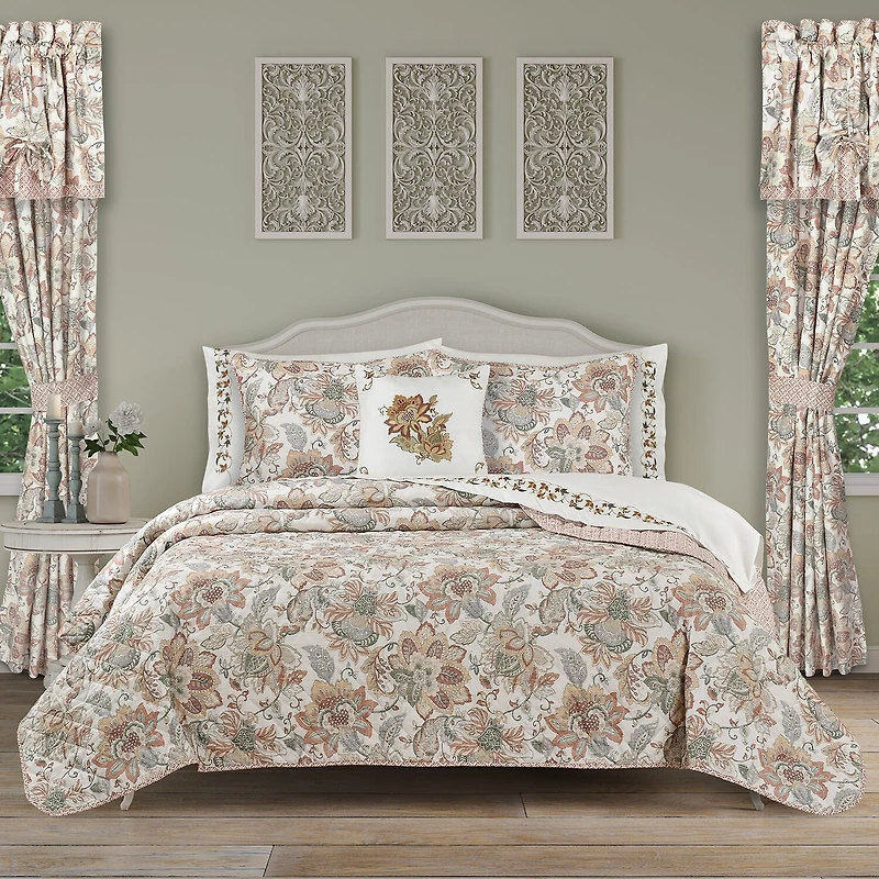 Royal Court Janessa Quilt Set