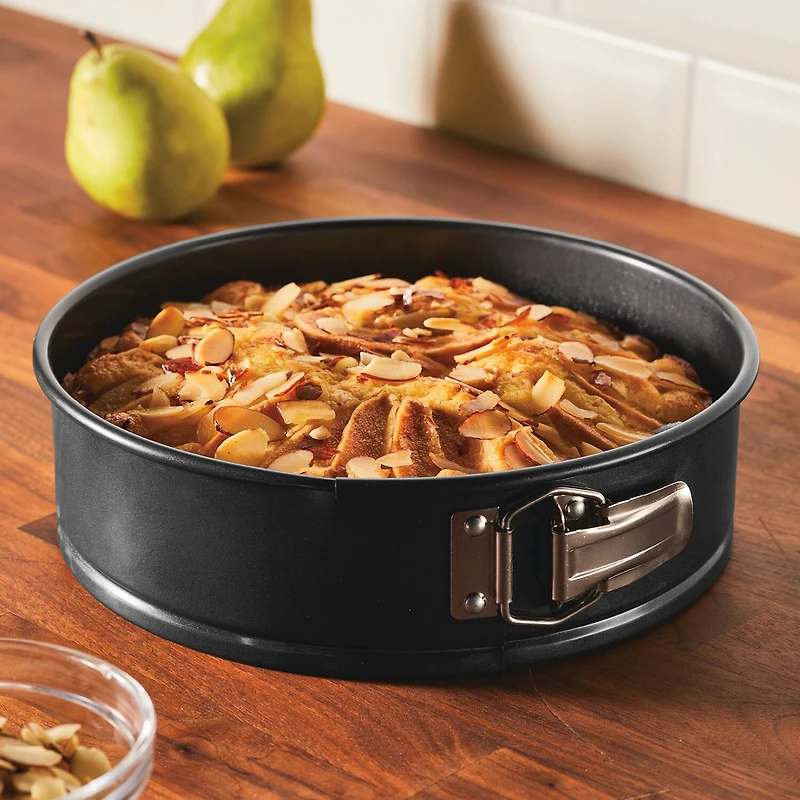 Farberware Disney Bake with Mickey Mouse 9" Non-Stick Springform Pan