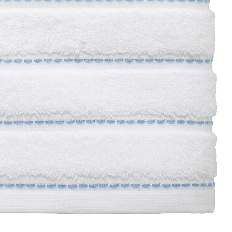 IZOD Mystic 2-pc. Floral Bath Towel