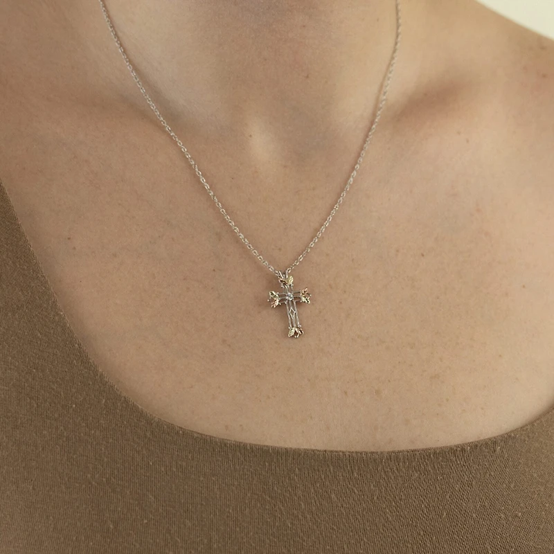 Womens White Cubic Zirconia Sterling Silver Cross 18 Inch Pendant Necklace