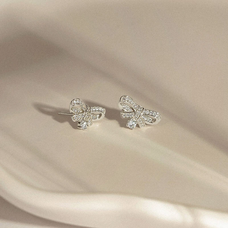 Diamonart Marilyn Monroe Simulated White Cubic Zirconia Platinum Over Silver 7.8mm Round Stud Earrings