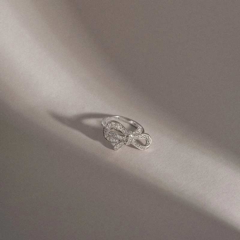 Diamonart Marilyn Monroe Womens Cubic Zirconia Platinum Over Silver Bow Cocktail Ring