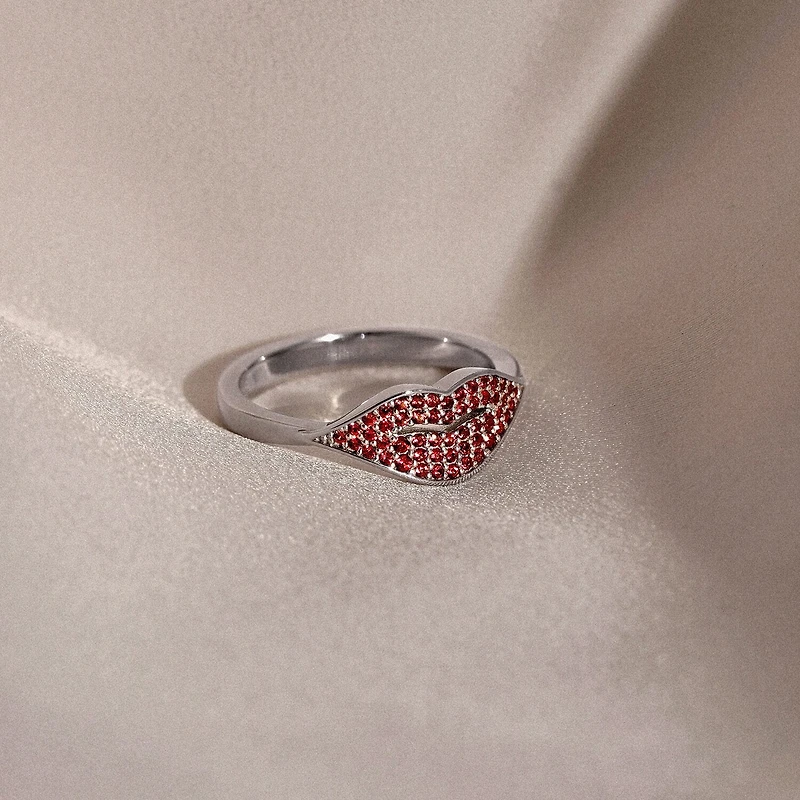 Diamonart Marilyn Monroe Womens Red Cubic Zirconia Platinum Over Silver Round Signet Ring