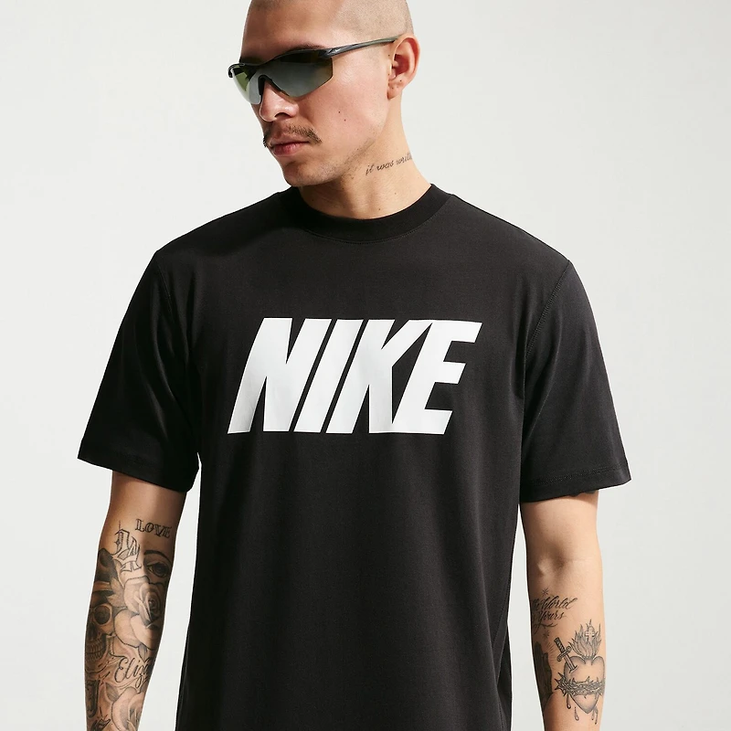 Nike Mens Round Neck Short Sleeve Classic Fit Graphic T-Shirt