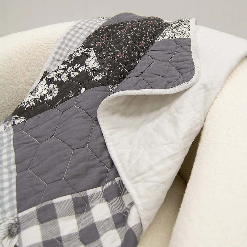Donna Sharp Indiana Farmhouse Washable Hypoallergenic Midweight Throw