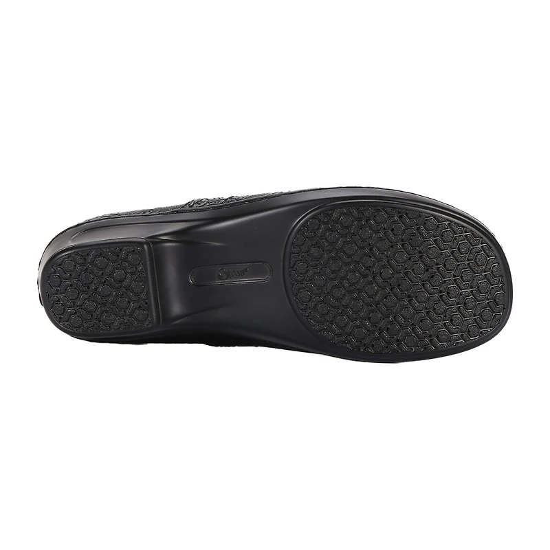 Btrue By Baretraps Brasil Womens Round Closed Toe Slip-On Shoe