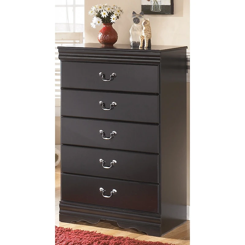 Signature Design by Ashley® Gilmore 5-Drawer Chest