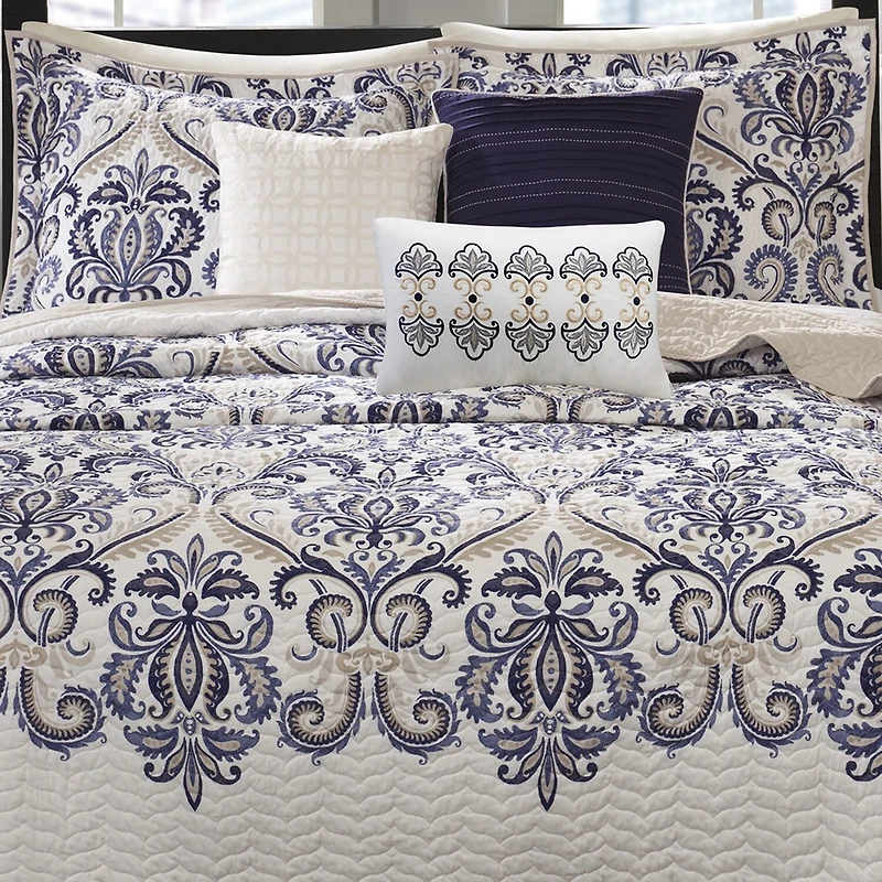 Madison Park Cardiff 6-Pc Reversible Quilt Set With Throw Pillows