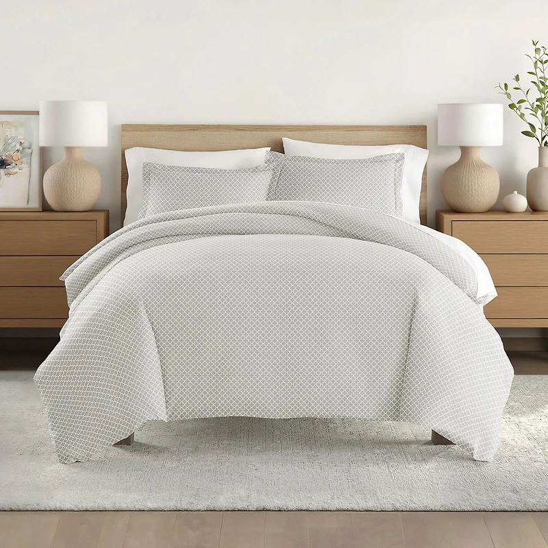 Casual Comfort Premium Ultra Soft Quatrefoil Pattern Duvet Cover Set
