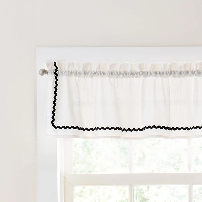 CURTIANWORKS Rita Rod Pocket Tailored Valance