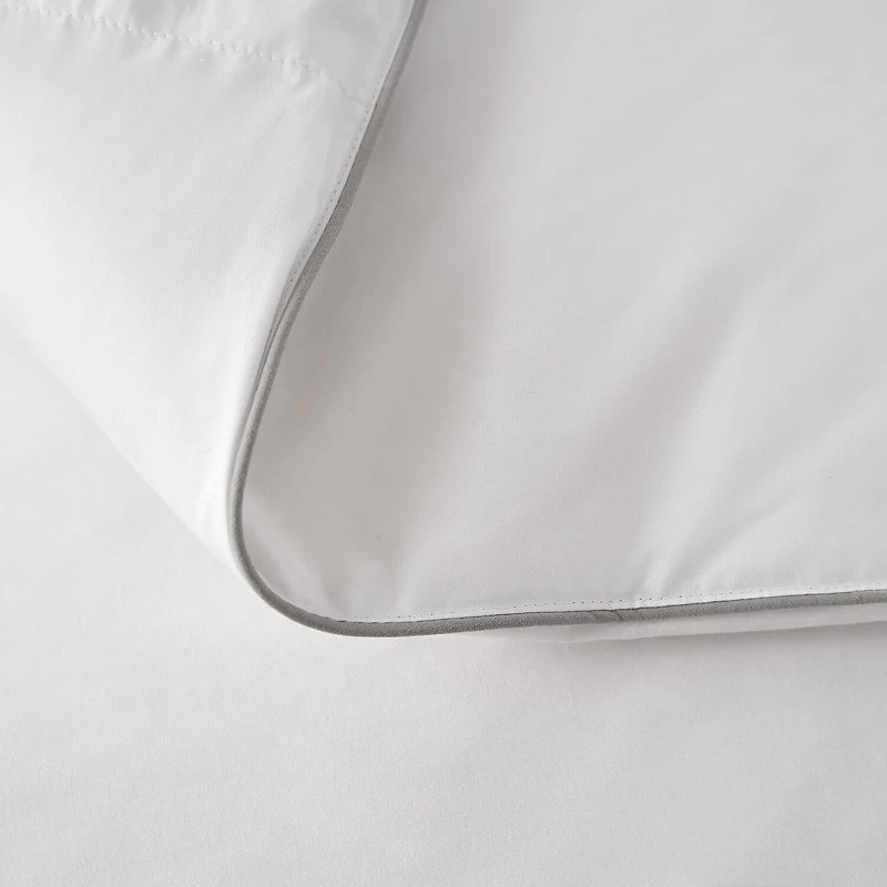 Martha Stewart Luxury Cloud Extra Warmth Down & Feather Blend Comforter