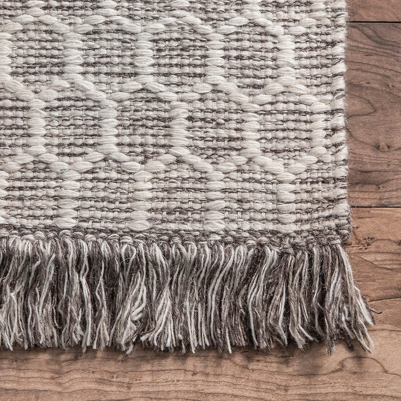 nuLoom Edris Tassel Hand Tufted Handmade Area Rug