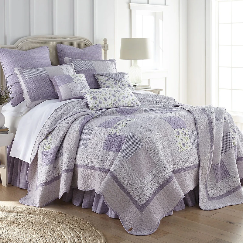 Donna Sharp Lavender Rose Quilt