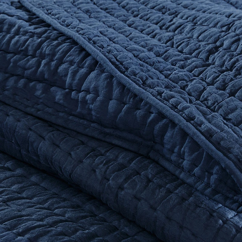 Madison Park Signature Serene 3-pc. Solid Quilt Set