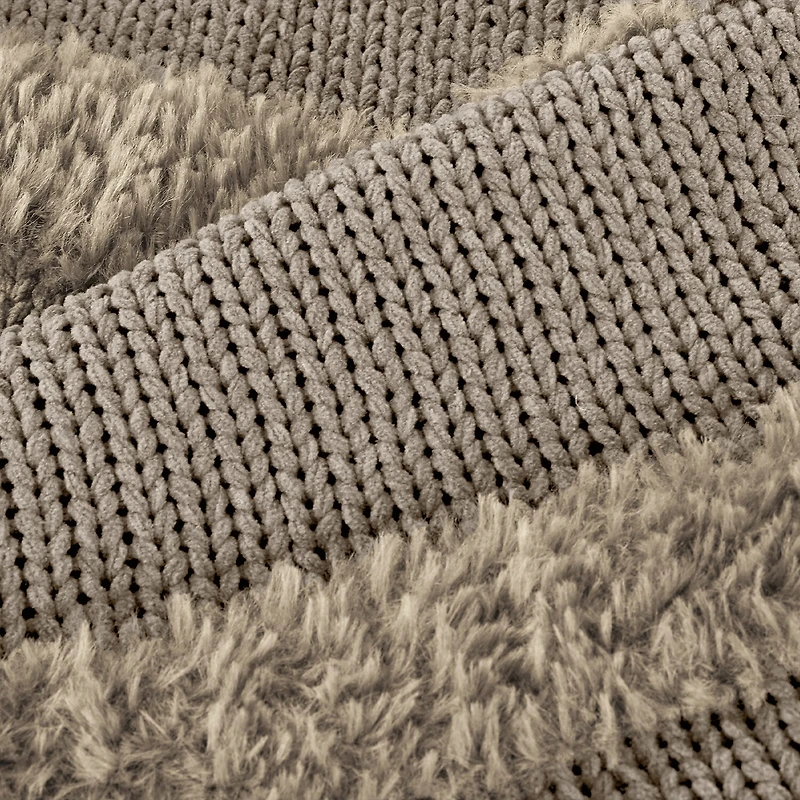 Modern Threads Acrylic Faux Fur Farrah Reversible Midweight Throw