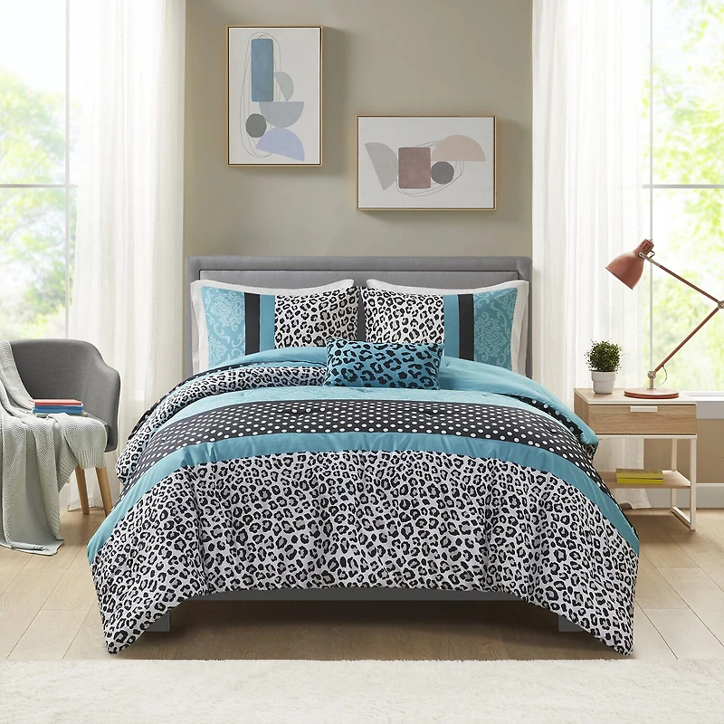 Intelligent Design Camille Comforter Set with decorative pillow