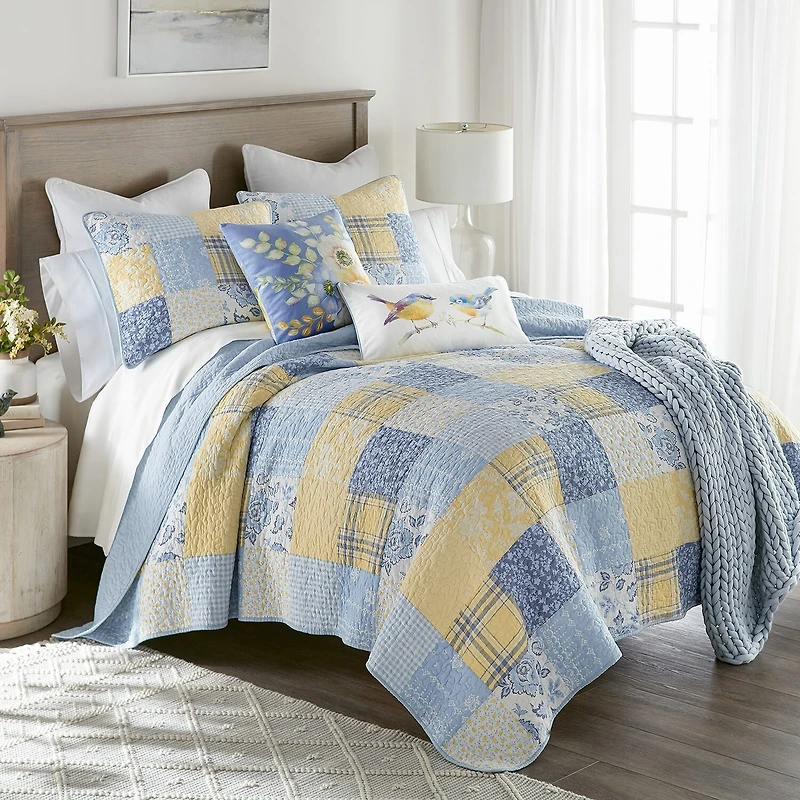 Donna Sharp Spring Flowers Hypoallergenic Quilt Set