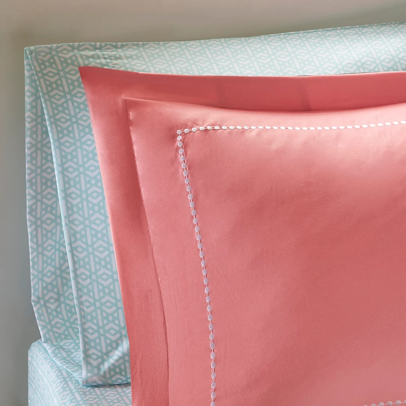 Intelligent Design Eleni Comforter and Sheet Set with decorative pillow