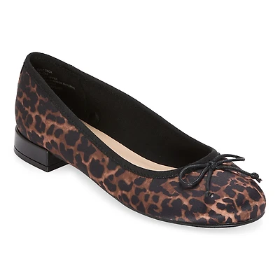 Liz Claiborne Cecil Womens Round Closed Toe Ballet Flats