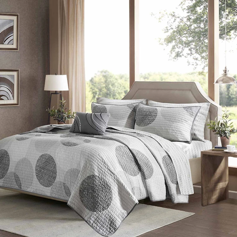 Madison Park Essentials Glendale Complete Quilt Set With Cotton Bed Sheets