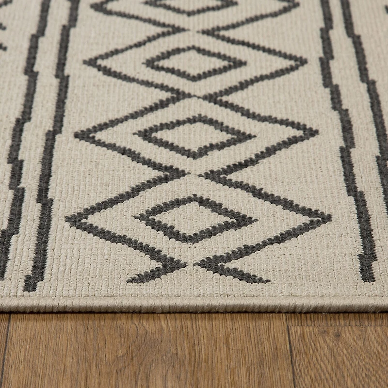 LR Home Tribal Diamond 24"X36" Indoor Outdoor Rectangular Accent Rug