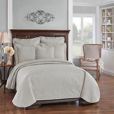 Historic Charleston Collection™ King Charles Matelassé Coverlet