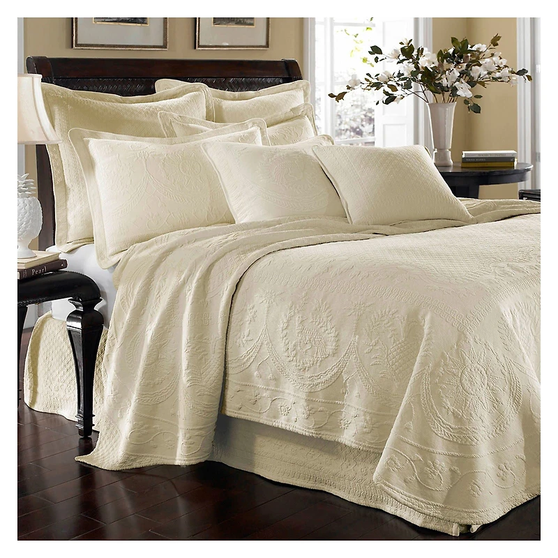 Historic Charleston Collection™ King Charles Matelassé Coverlet