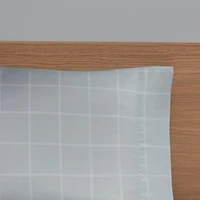 Intelligent Design James Complete Bed Set including Sheets with decorative pillow
