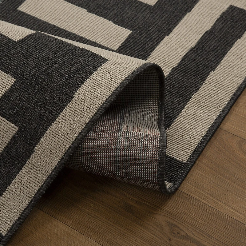 LR Home Graphic Print 24"X36" Indoor Outdoor Rectangular Accent Rug