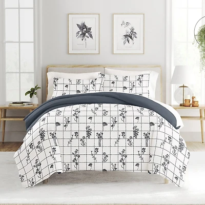 Casual Comfort Flower Field Pattern Oversized Reversible Duvet Cover Set