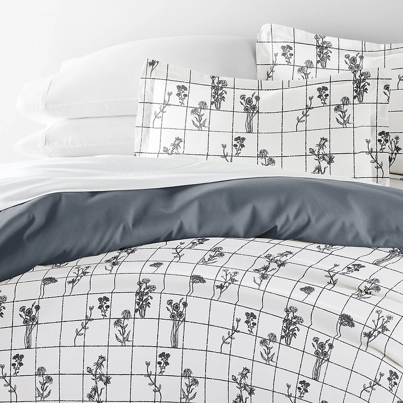 Casual Comfort Flower Field Pattern Oversized Reversible Duvet Cover Set