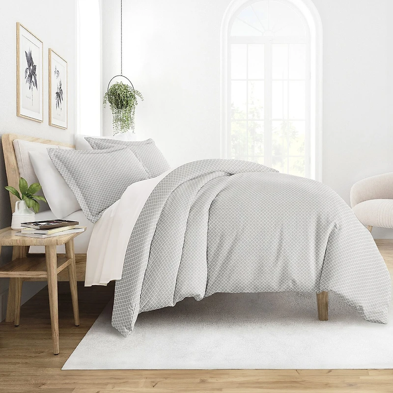 Casual Comfort Premium Ultra Soft Quatrefoil Pattern Duvet Cover Set