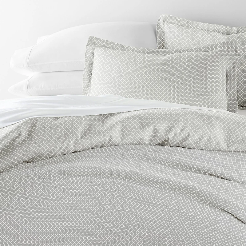 Casual Comfort Premium Ultra Soft Quatrefoil Pattern Duvet Cover Set
