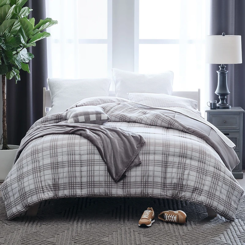 Home Expressions Plush Ultra Soft Down Alternative Reversible Comforter