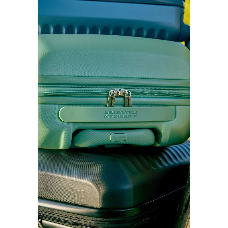 American Tourister Stratum 3.0 28 Inch Hardside Expandable Checked Spinner Luggage