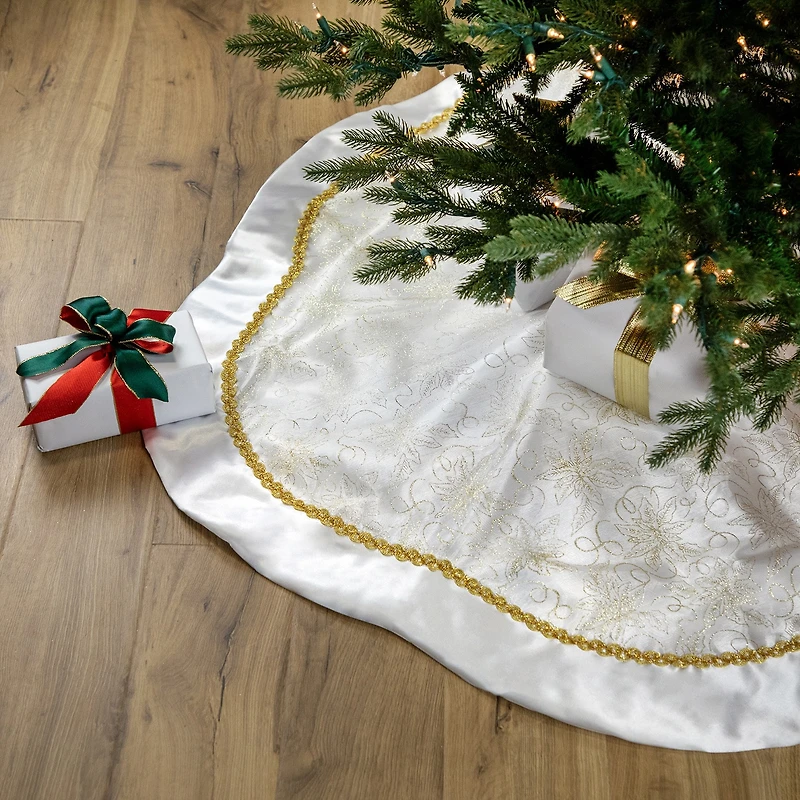 Northlight Poinsettia Scalloped Indoor Tree Skirt