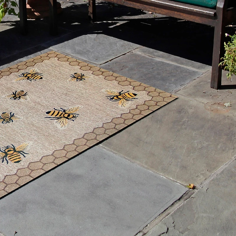 Liora Manne Frontporch Honeycomb Bee Indoor/Outdoor Rug