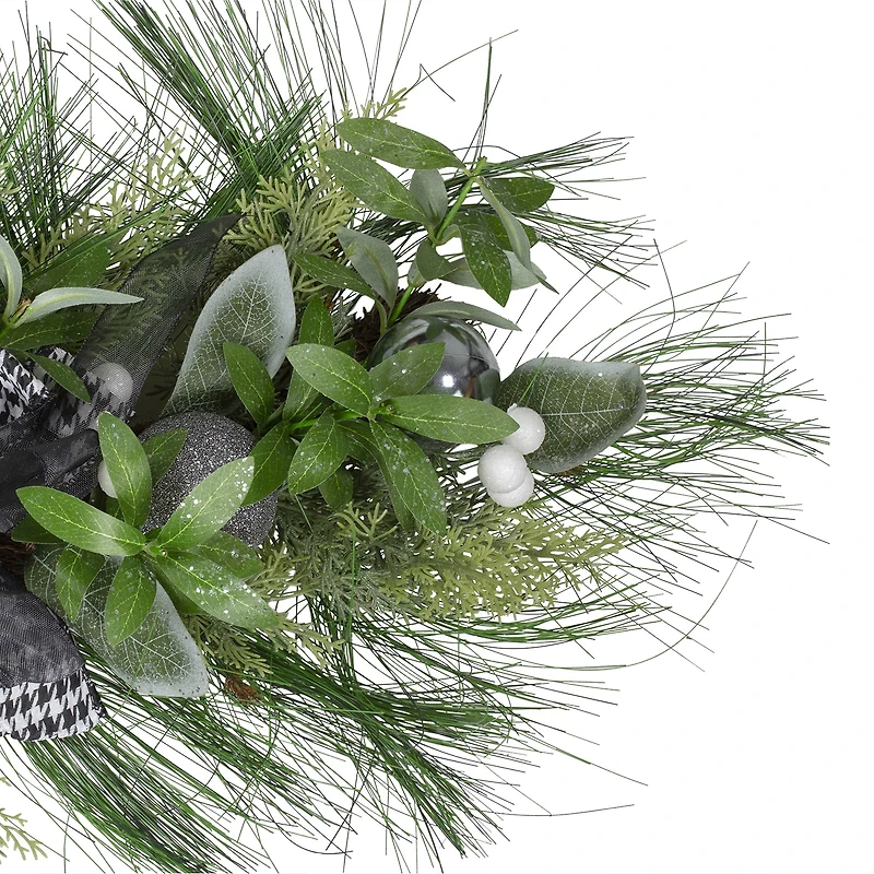Northlight 36in Berries And Bows   Unlit Swag