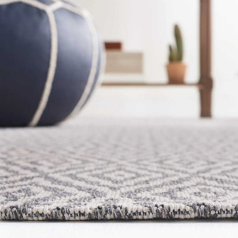 Martha Stewart Gemma Geometric 5' X 7' Indoor Rectangle Area Rug