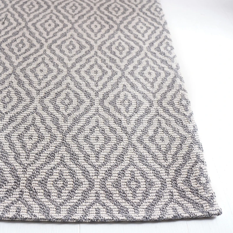 Martha Stewart Gemma Geometric 5' X 7' Indoor Rectangle Area Rug