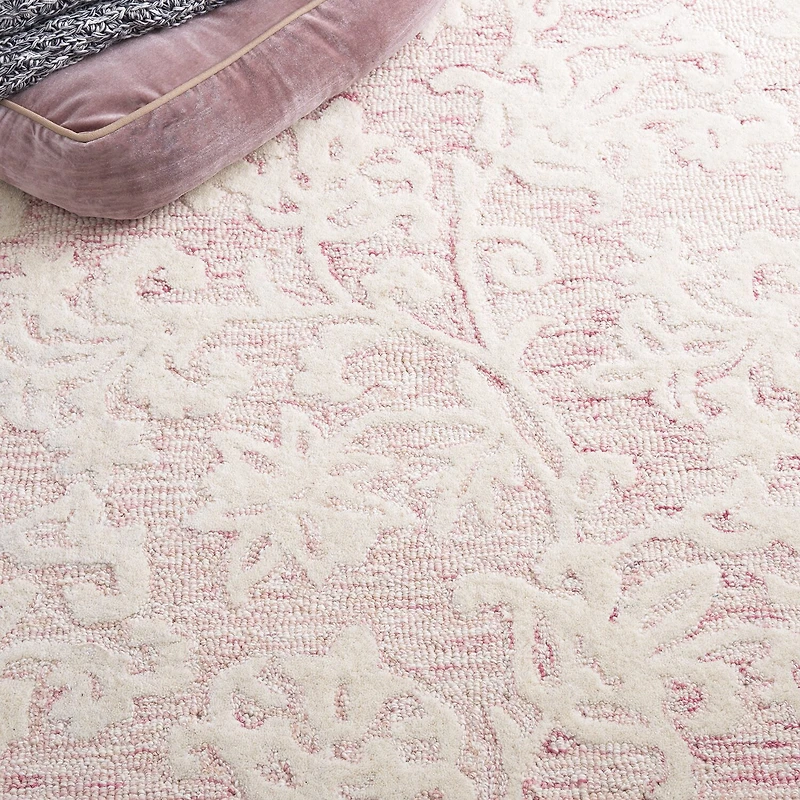 Martha Stewart Edi Floral 6' X 6' Indoor Round Area Rug