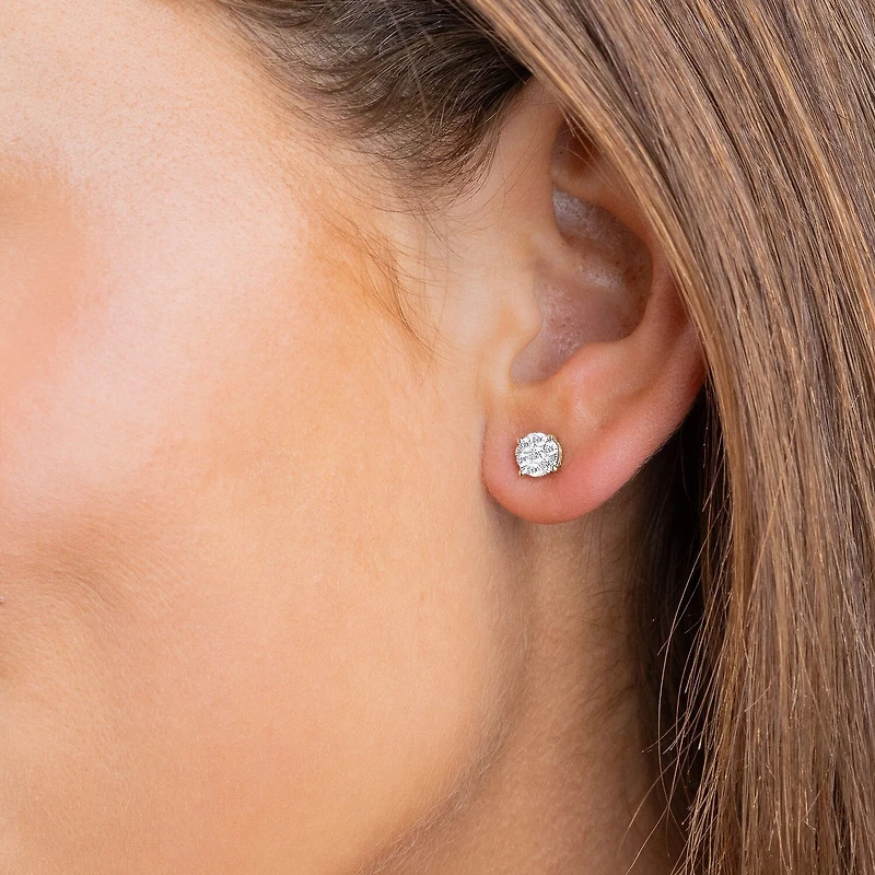 Diamond Blossom (G, Si2) 1/4 CT. T.W. Lab Grown White Diamond 10K Gold 5.5mm Stud Earrings