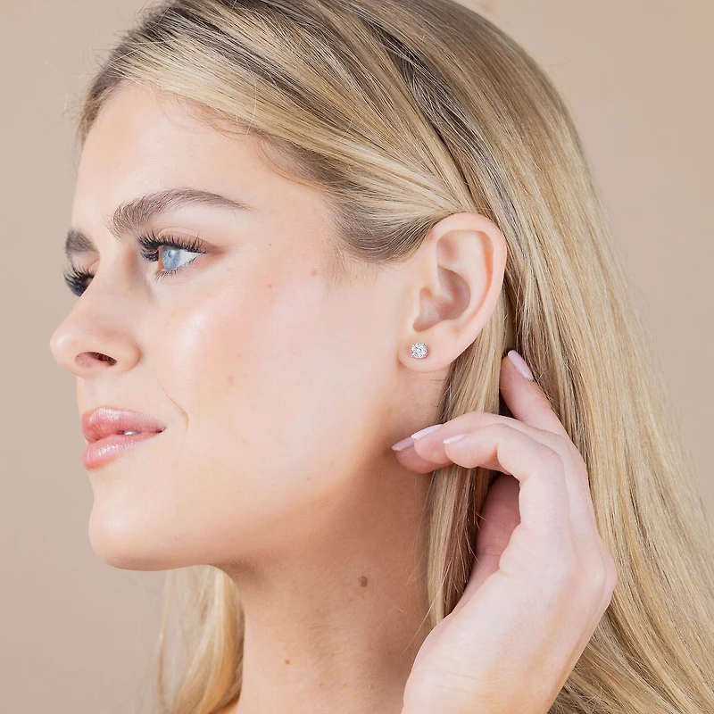 Diamond Blossom (G, Si2) 1/4 CT. T.W. Lab Grown White Diamond 10K Gold 5.5mm Stud Earrings