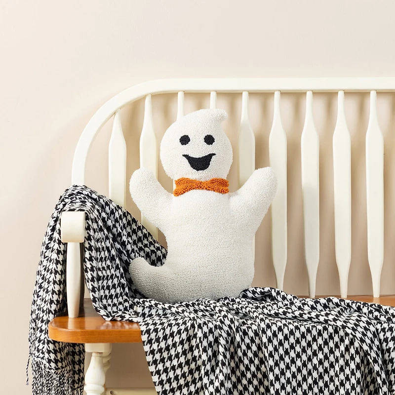 Glitzhome 18"H Halloween Hooked Ghost Shaped Throw Pillow