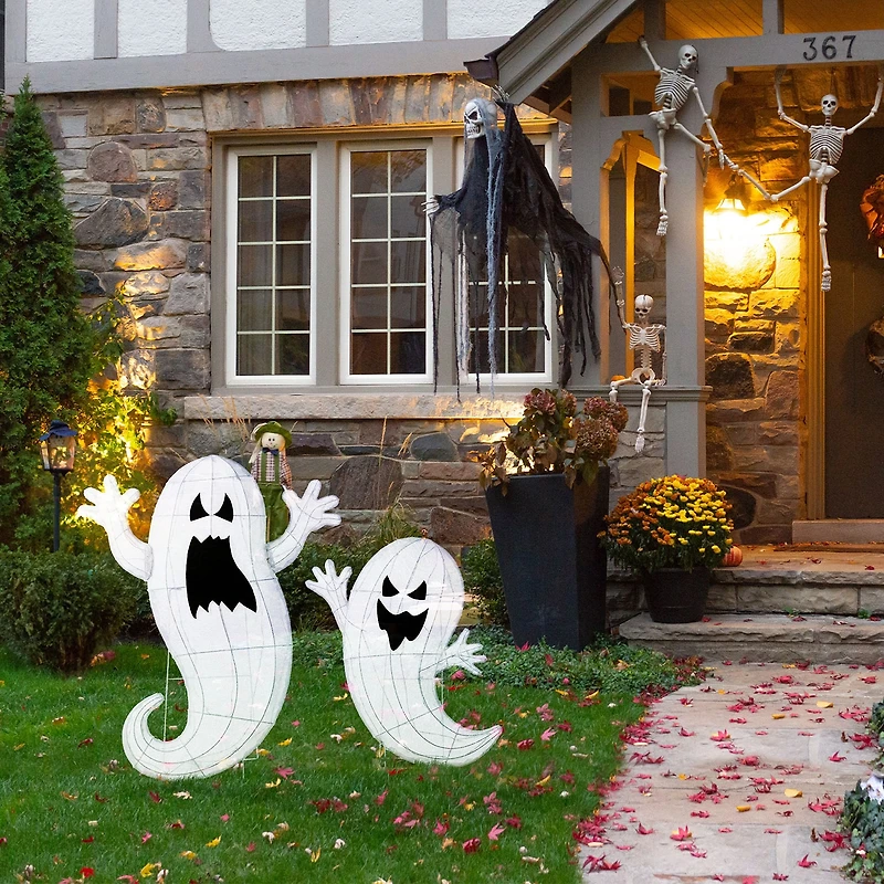 Glitzhome Lighted Halloween 2.5d Ghosts Family Outdoor Décor 2-pc. Halloween Inflatable