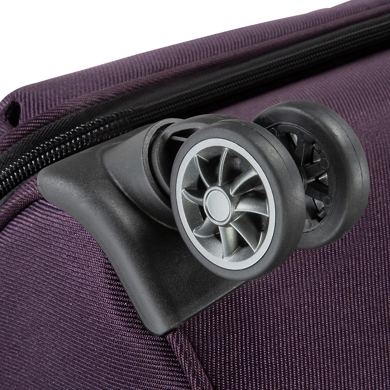 Skyway Everett 28 Inch Softside Lightweight Checked Spinner Luggage