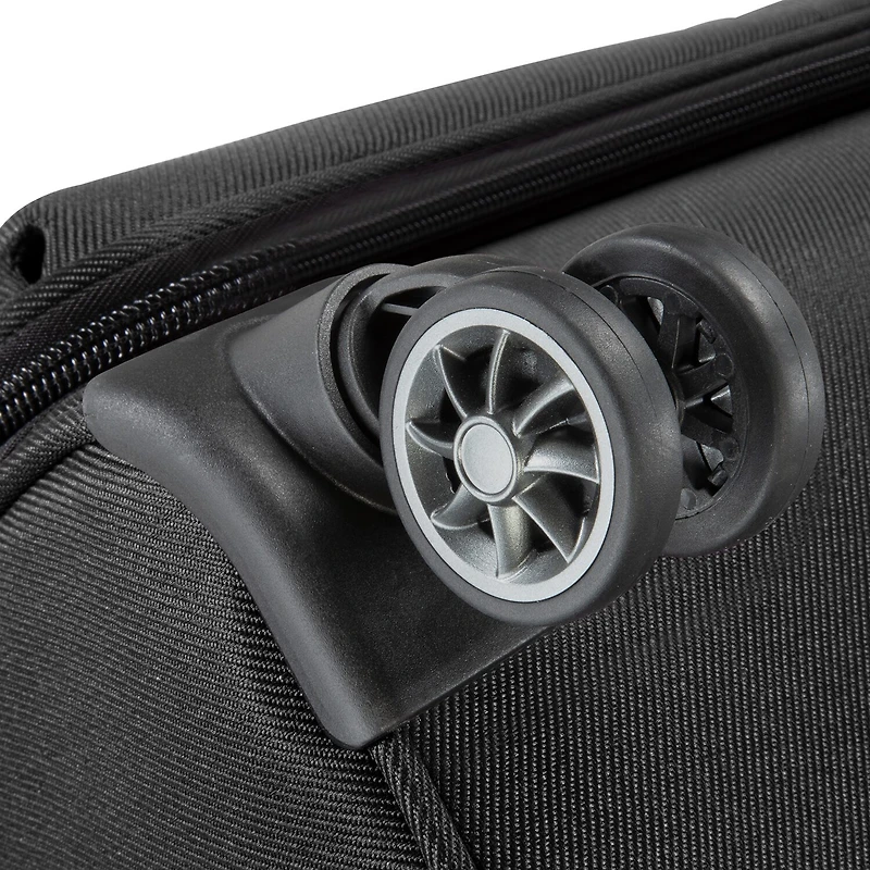 Skyway Everett 28 Inch Softside Lightweight Checked Spinner Luggage